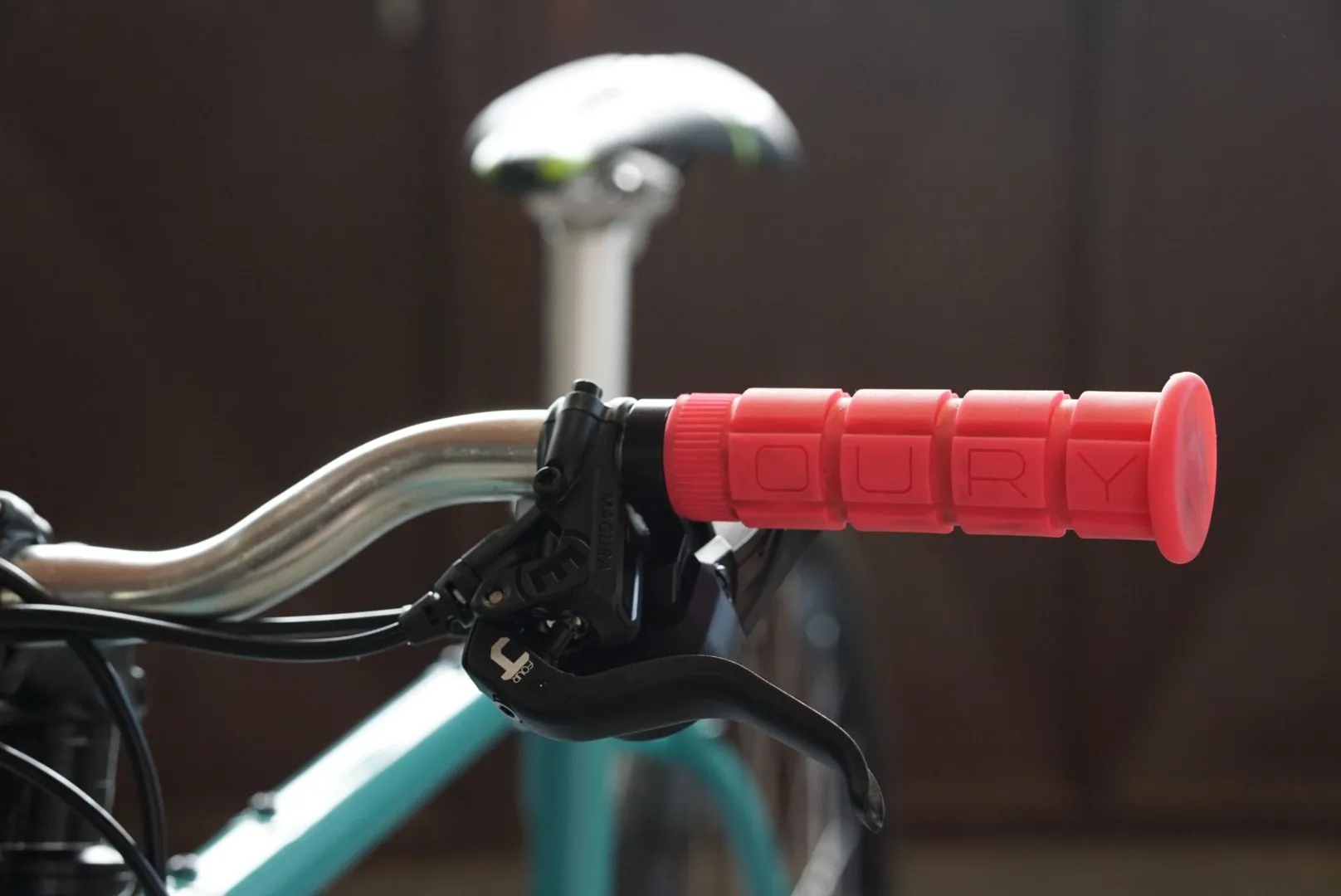 Manopola rossa e campanello sul manubrio — Romanelli Cicli Cargo Evolve