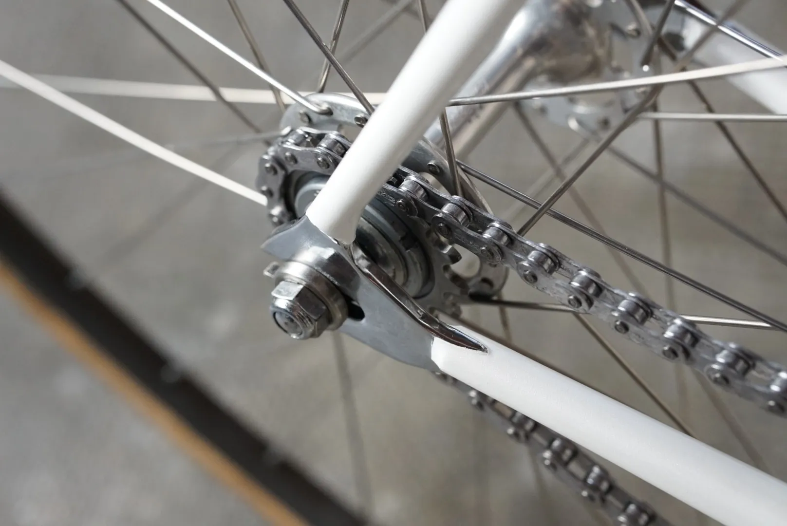 Forcellino, mozzo e catena della bici a scatto fisso — Romanelli Cicli Nose’ n’ toes Pursuit