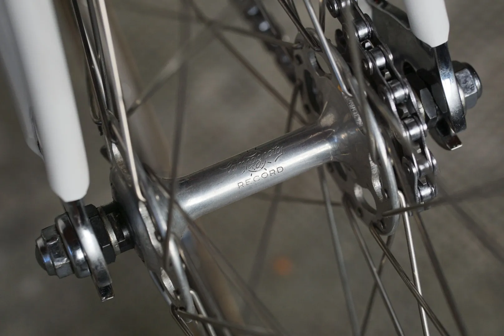 Mozzo anteriore e forcella bianca — Romanelli Cicli Nose’ n’ toes Pursuit