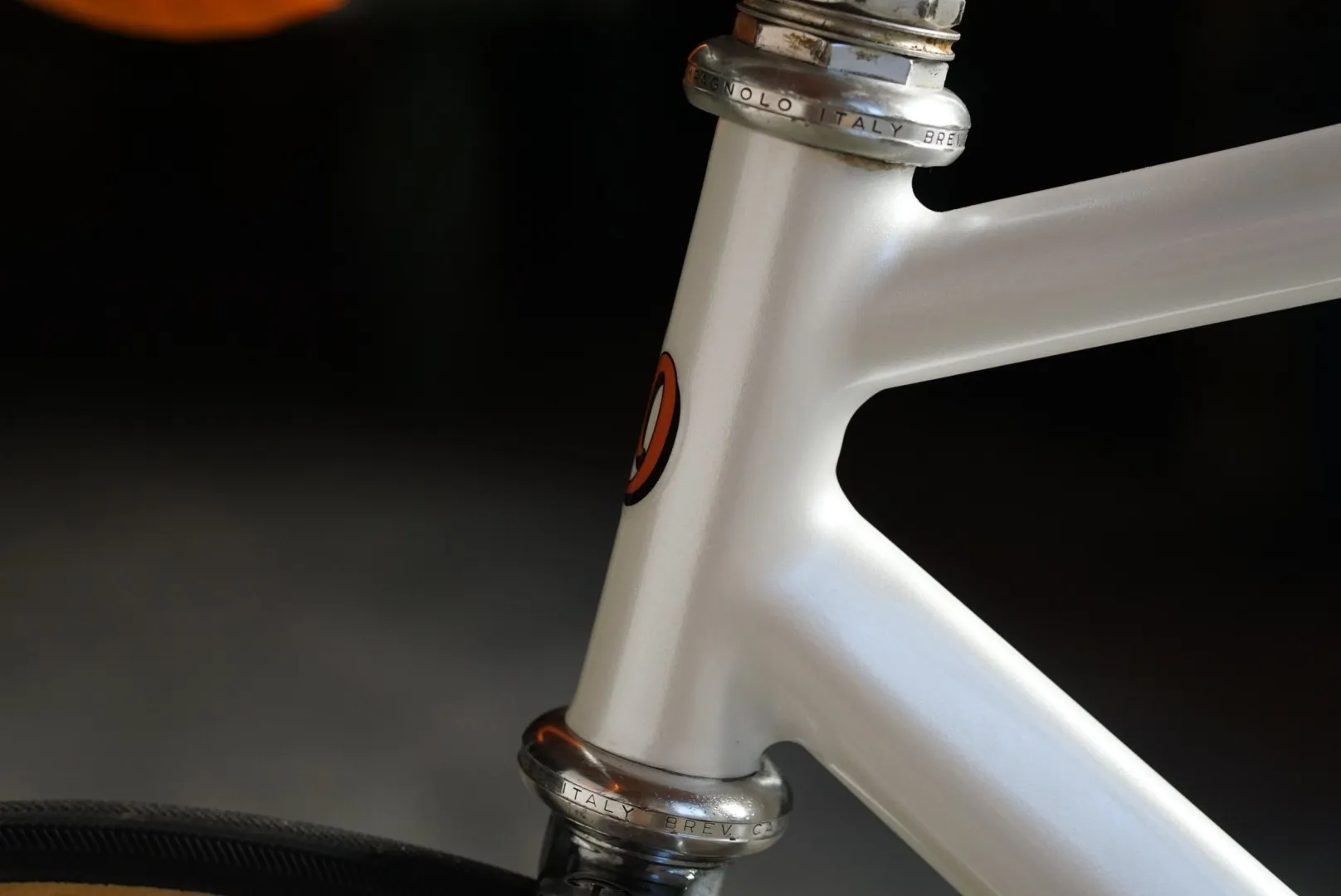 Congiunzioni del tubo sterzo bianco — Romanelli Cicli Nose’ n’ toes Pursuit