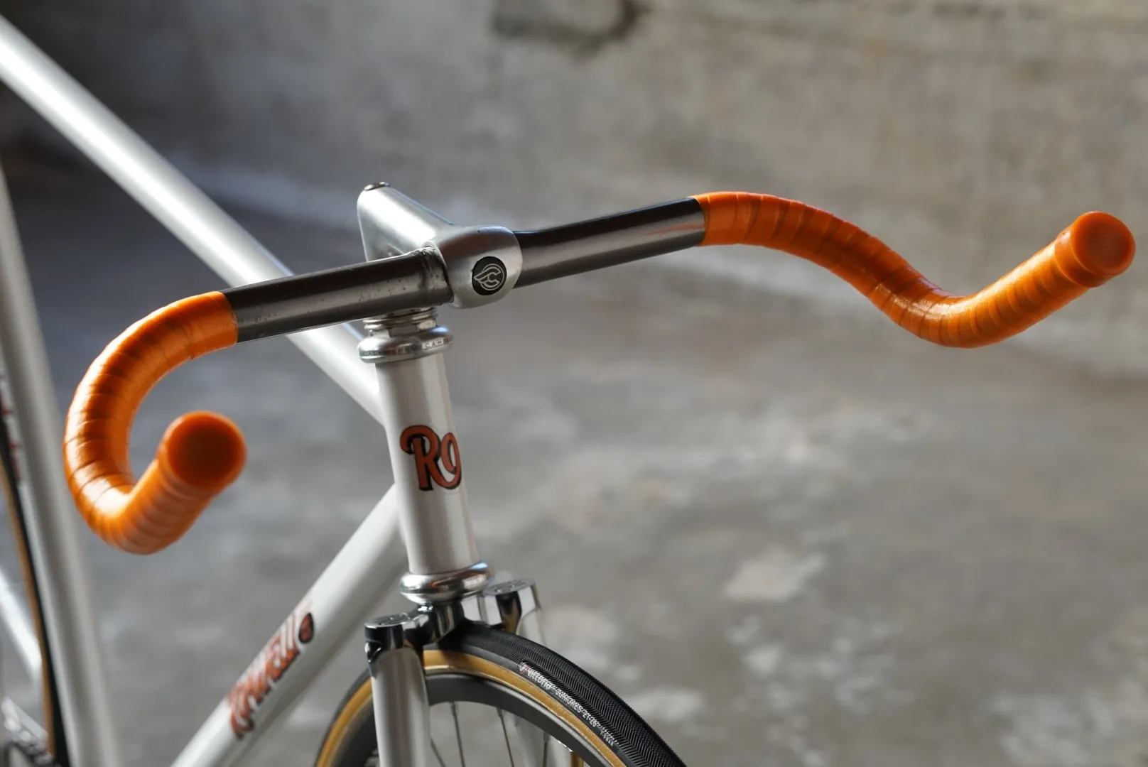 Manubrio da pista arancione e attacco cromato — Romanelli Cicli Nose’ n’ toes Pursuit