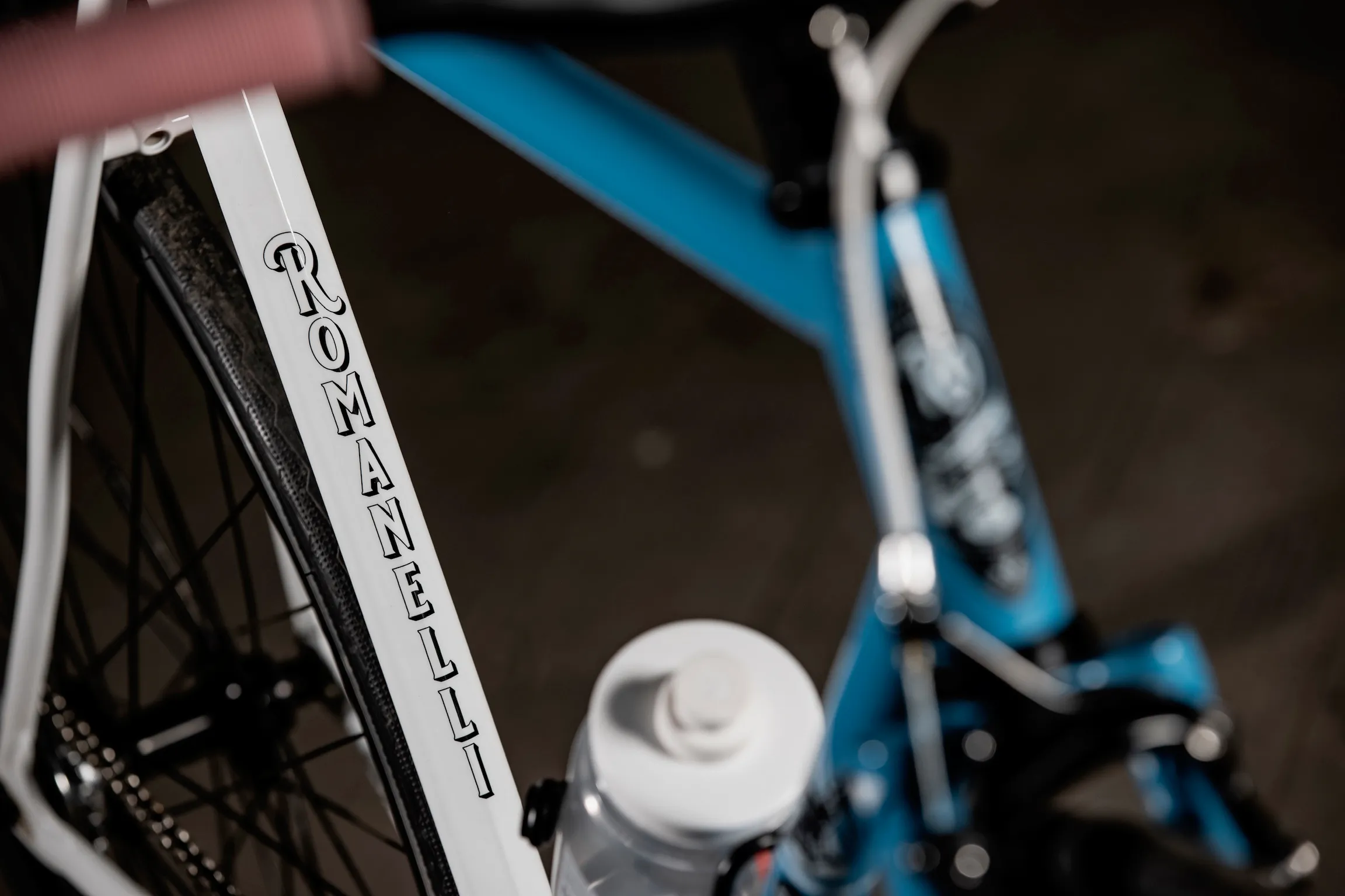 Tubo verticale bianco — Romanelli Cicli Triple step, azzurra e bianca