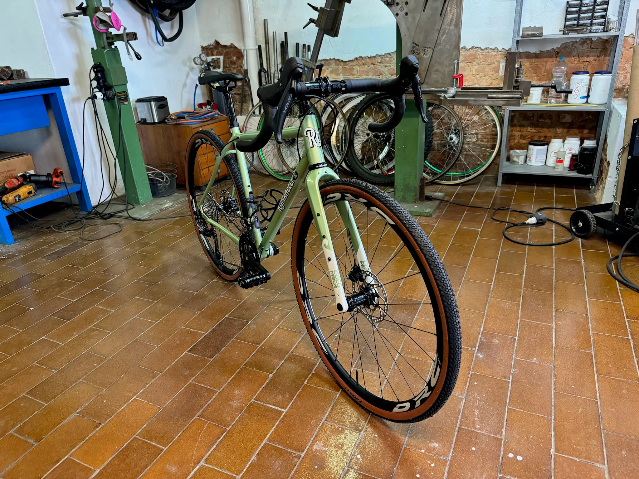 Vista di tre quarti anteriore — Romanelli Cicli Tuck turn, verde chiaro