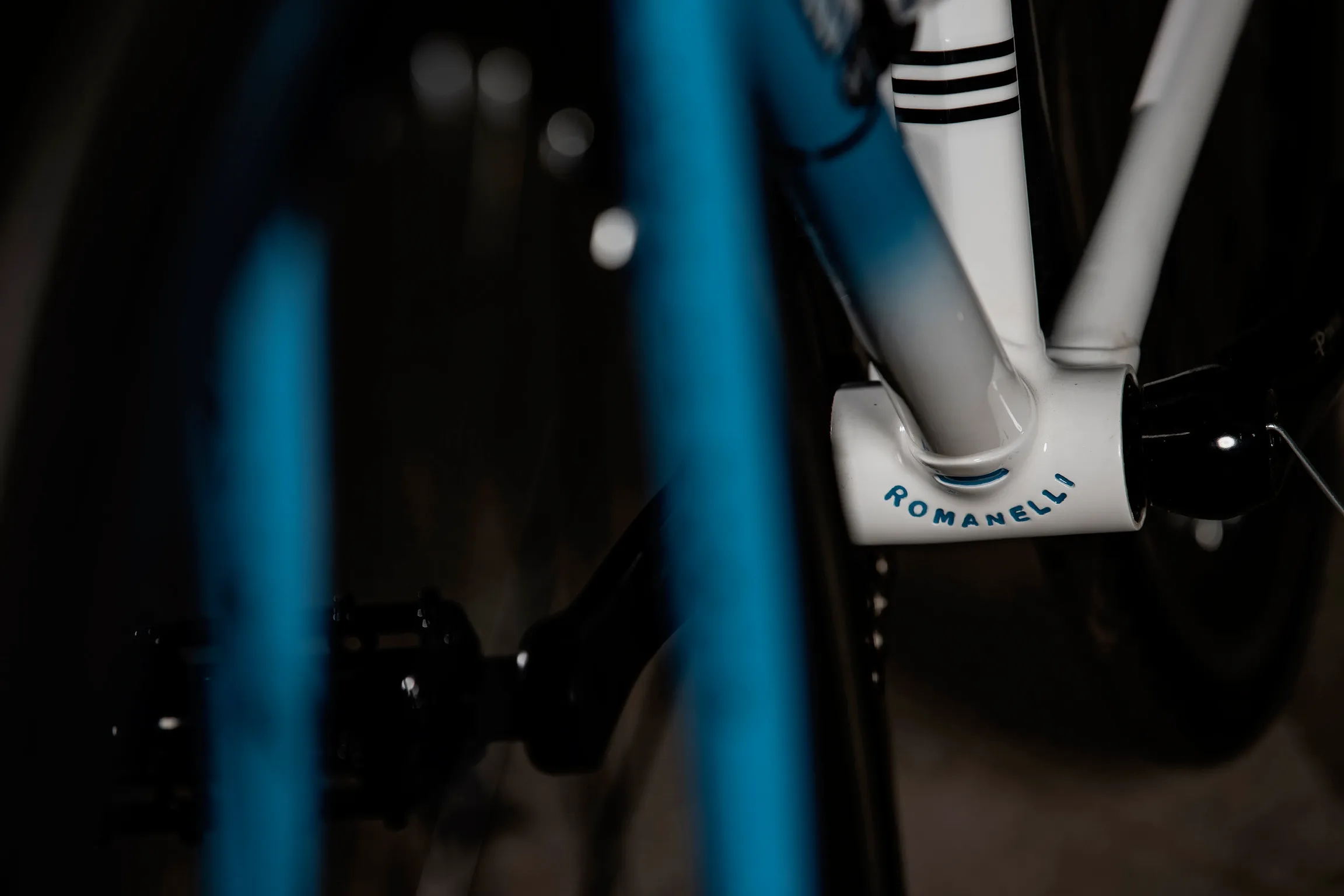 Movimento centrale e pedivella — Romanelli Cicli Triple step, azzurra e bianca