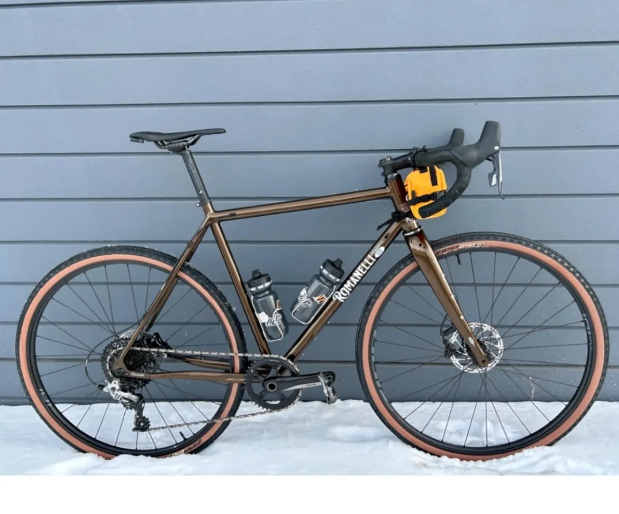 Vista completa laterale — Romanelli Cicli Tuck turn, bronzo