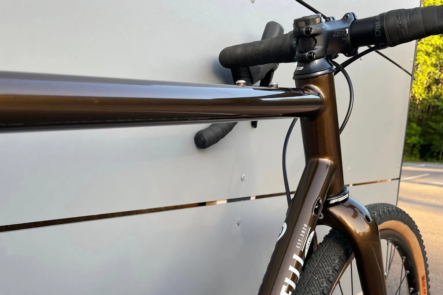 Tubo sterzo e passaggio cavi — Romanelli Cicli Tuck turn, bronzo