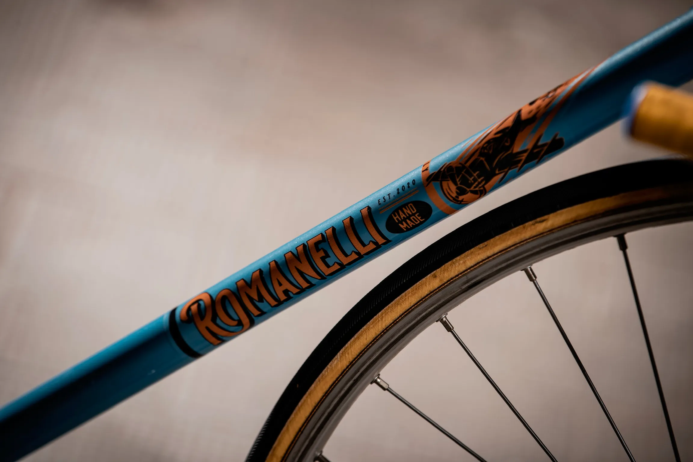 Logo sul tubo obliquo — Romanelli Cicli Triple step, azzurra con dettagli dorati