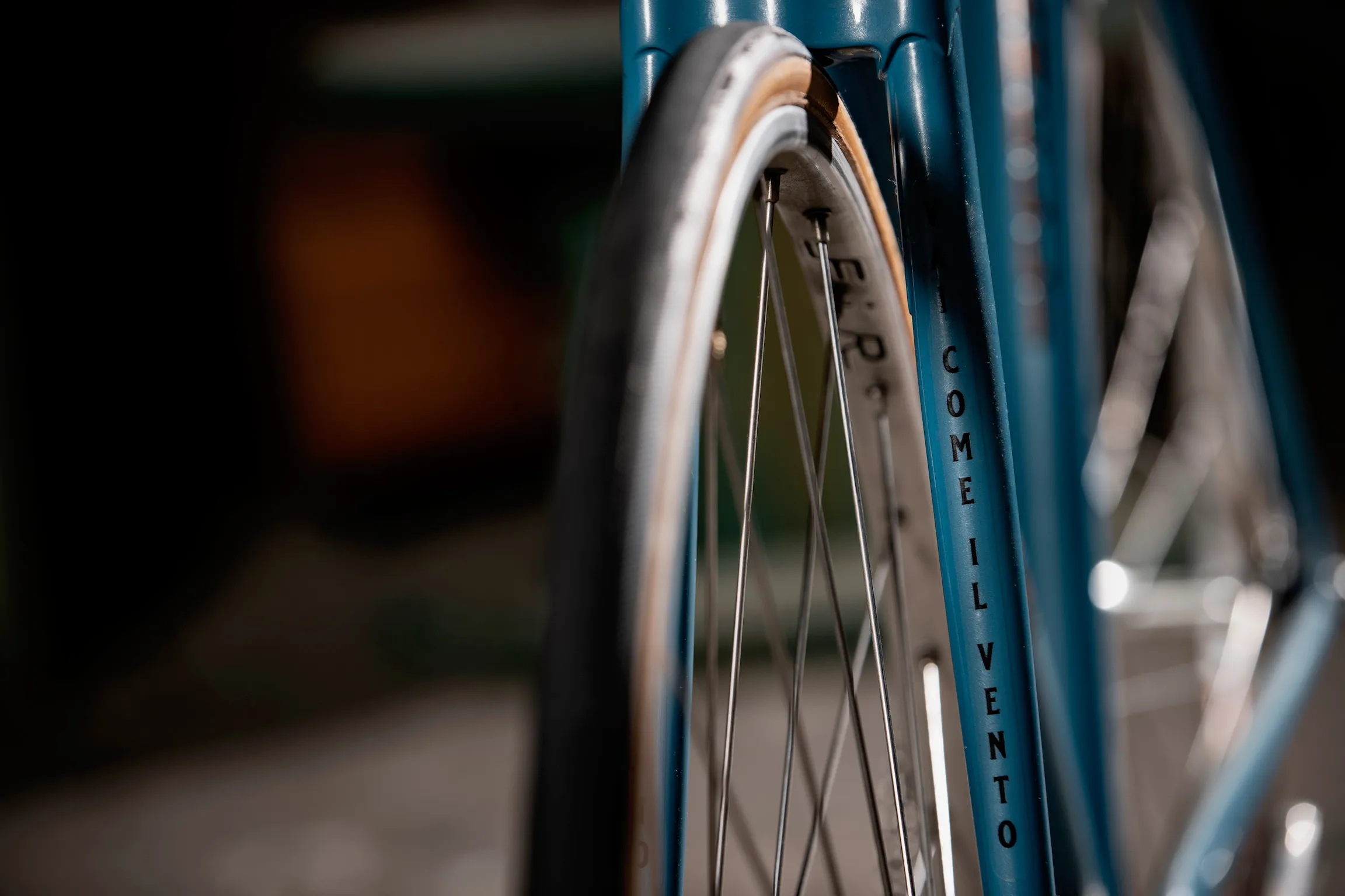 Ruota anteriore e forcella — Romanelli Cicli Triple step, azzurra con dettagli dorati
