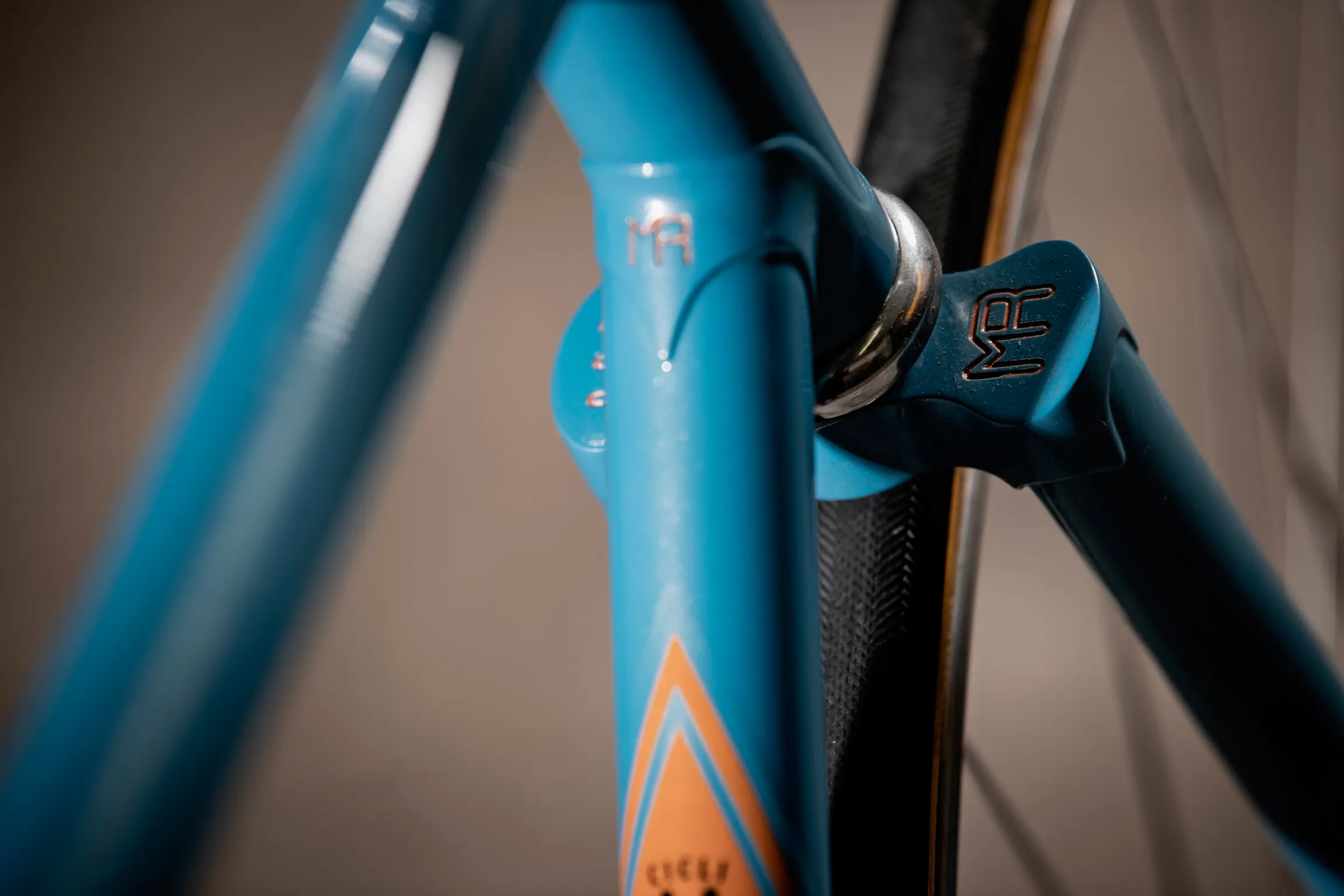 Nodo sella — Romanelli Cicli Triple step, azzurra con dettagli dorati