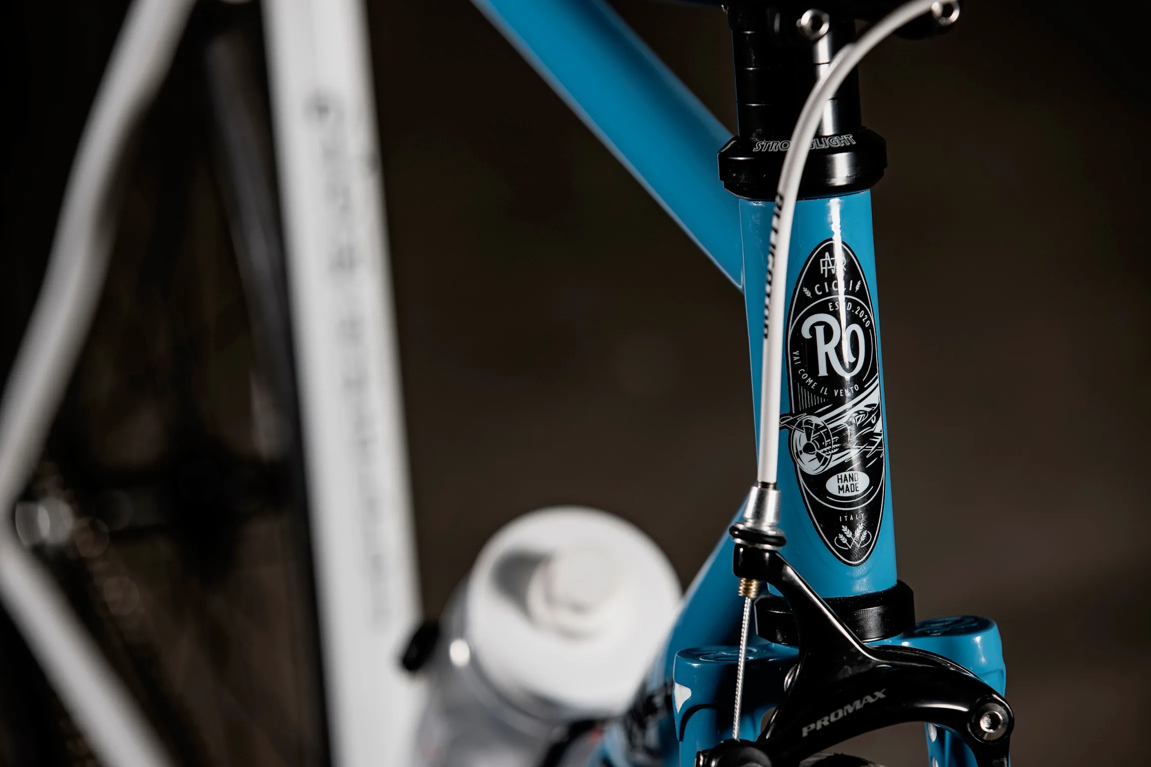 Tubo sterzo e logo — Romanelli Cicli Triple step, azzurra e bianca